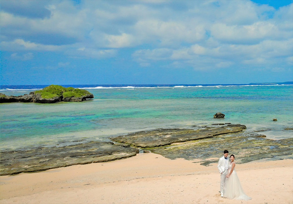西表島フォトウェディング・挙式前撮影・結婚写真　星砂の浜