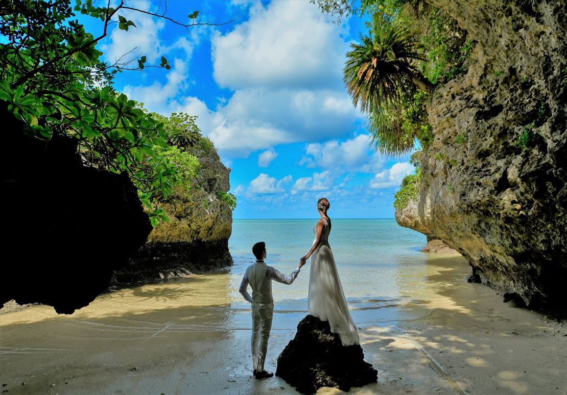 石垣島フォトウェディング・挙式前撮影・結婚写真　サビチ鍾乳洞ビーチ