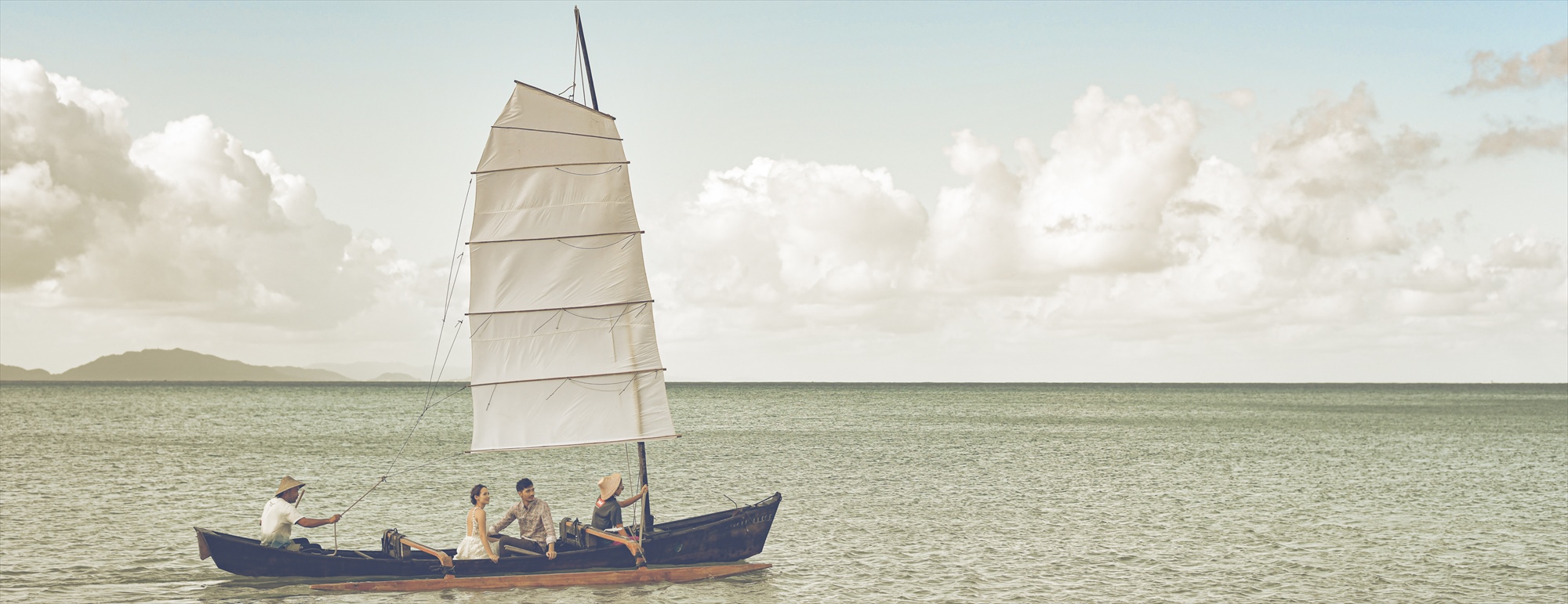 石垣島・沖縄　フォトウェディング・挙式前撮影・結婚写真　サバニ船