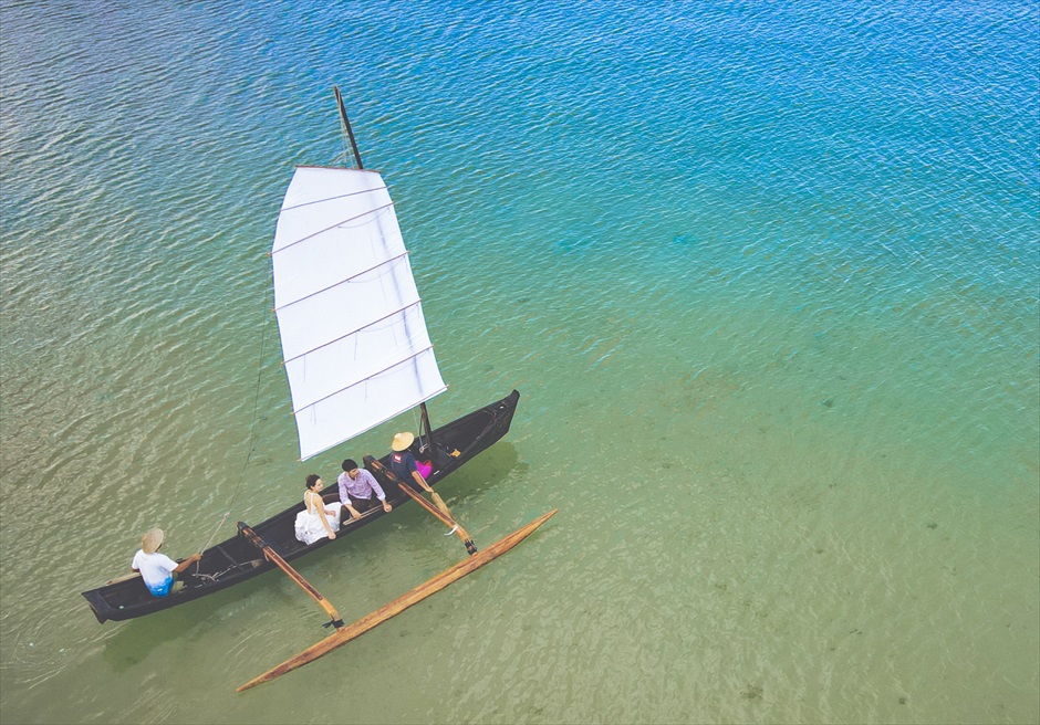 石垣島フォトウェディング　沖縄伝統船サバニ　平久保ビーチ