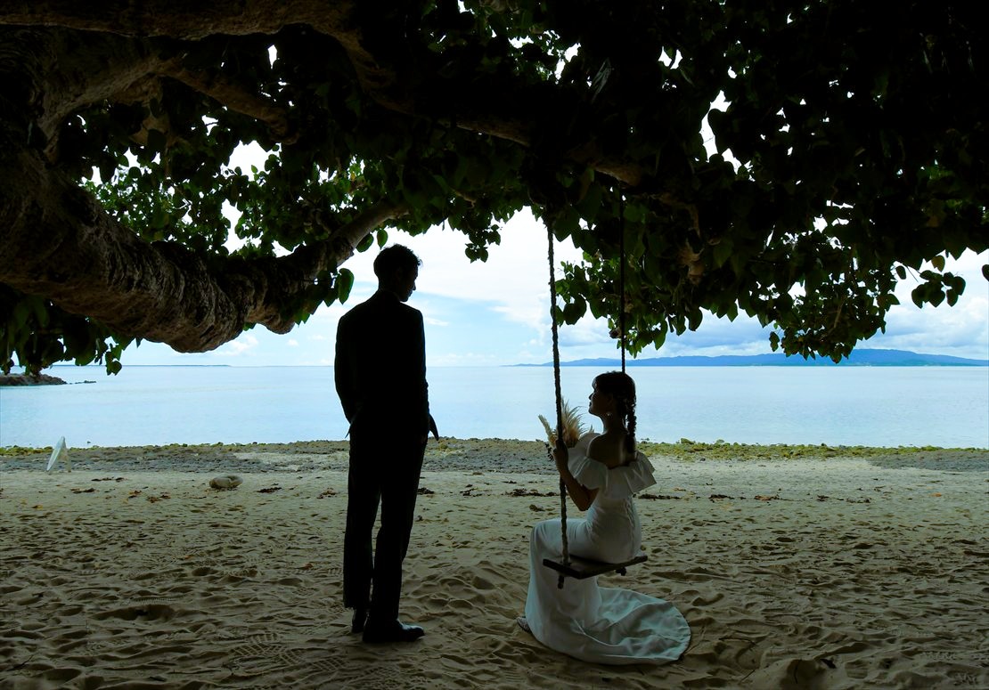 竹富島フォトウェディング　カイジ浜ブランコ