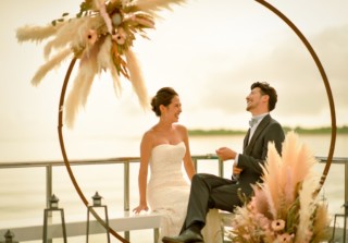 サンセット・クルージング船上①アーチ装飾 石垣島フォトウェディング サンセット・クルージング船上①アーチ装飾