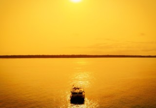 サンセット・クルージング船上⑪アーチ装飾 石垣島フォトウェディング サンセット・クルージング船上⑪アーチ装飾