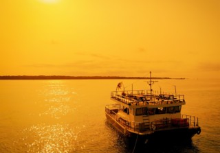 サンセット・クルージング船上⑫アーチ装飾 石垣島フォトウェディング サンセット・クルージング船上⑫アーチ装飾