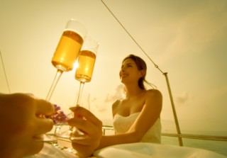 サンセット・クルージング船上②乾杯 石垣島フォトウェディング サンセット・クルージング船上②乾杯