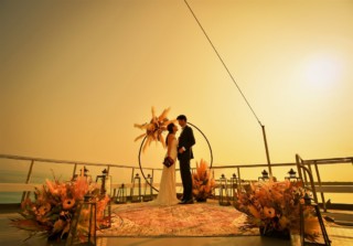 サンセット・クルージング船上⑧アーチ装飾 石垣島フォトウェディング サンセット・クルージング船上⑧アーチ装飾